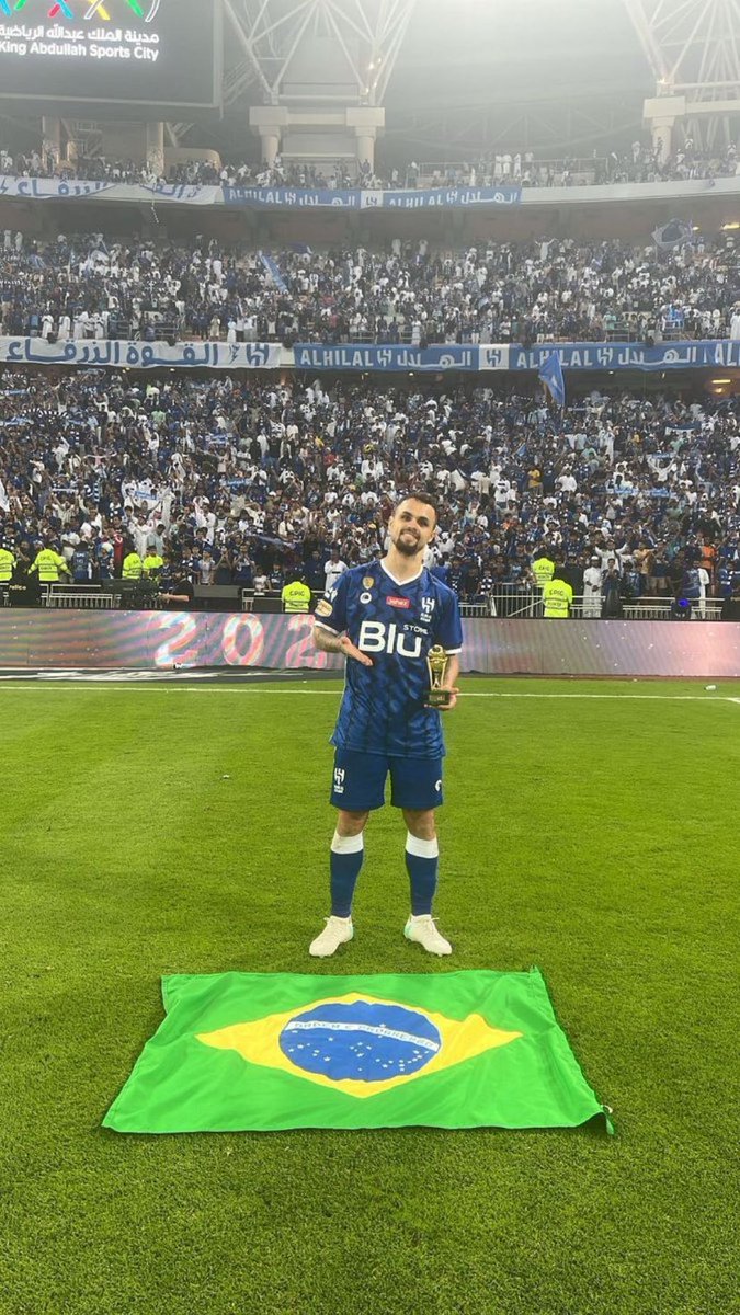 simpraisa's tweet photo. O Al Hilal venceu o Al Wehda nos pênaltis e foi campeão da Copa do Rei da Arábia Saudita. 

Michael caiu de vez nas graças da torcida do Crescente https://t.co/s5g2LeeFZR