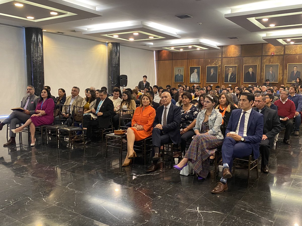 #RendiciónDeCuentas2022 | Nuestro As. <a href="/marloncadenaec/">Marlon Cadena Carrera</a> señala la importancia de este evento, ya que permite demostrar el trabajo que ha realizado como legislador en favor del pueblo ecuatoriano.

Se encuentran presentes la As. <a href="/Wilmandrade/">Wilma Andrade</a>, y la Concejal <a href="/analialedesmaec/">Analía Ledesma García</a>