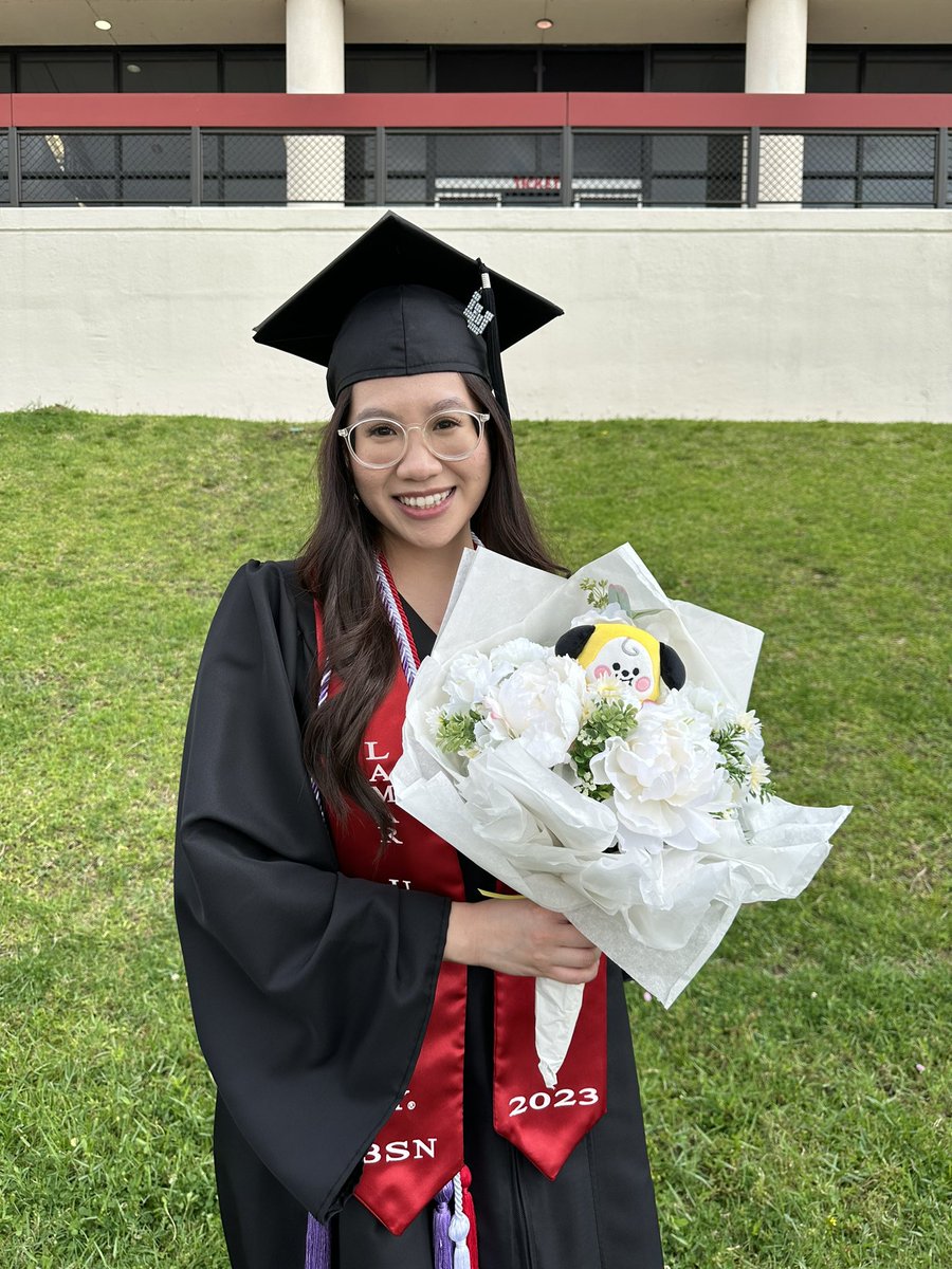 tiffyhtran's tweet photo. got my bachelor’s of science in nursing!! big BSN!! talk to me nice 🫶🏻 https://t.co/GIKDHJO2Tt