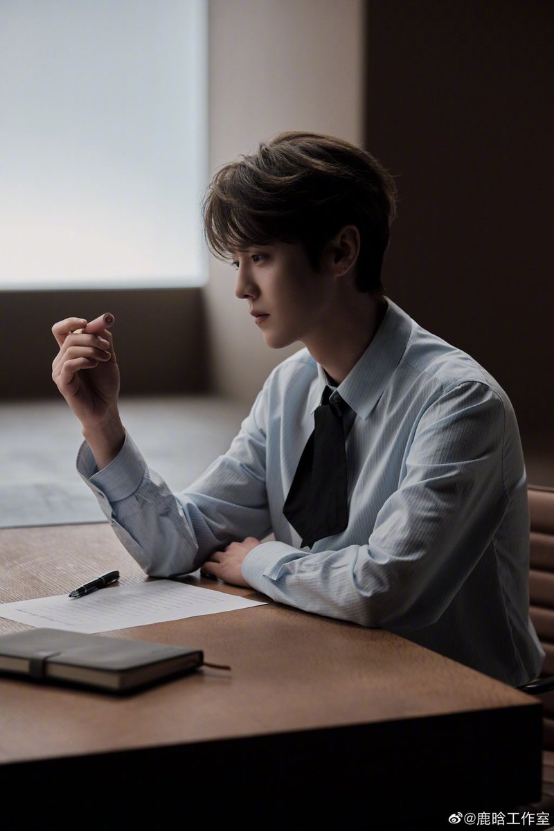 LuHanBrasil's tweet photo. [#WEIBO] 11.05.23 Atualização do #LuHanStudio:

“Compartilhando as novidades do trabalho do chefe Lu! Mais um dia deslumbrados com a beleza do #ChefeMaisLindoDoMundo 🤩🤩🤩”

cr.: luking0420
pt-br: luhanbrasil

#鹿晗 #LuHanGucci https://t.co/YfBpwdse1O