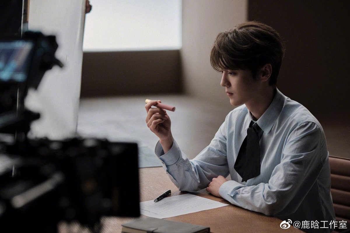 LuHanBrasil's tweet photo. [#WEIBO] 11.05.23 Atualização do #LuHanStudio:

“Compartilhando as novidades do trabalho do chefe Lu! Mais um dia deslumbrados com a beleza do #ChefeMaisLindoDoMundo 🤩🤩🤩”

cr.: luking0420
pt-br: luhanbrasil

#鹿晗 #LuHanGucci https://t.co/7j1oYhy3A1