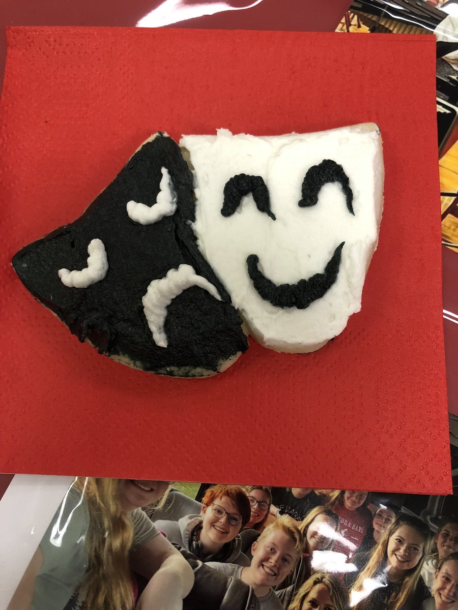 The perfect graduation party treat! ❤️🎭
