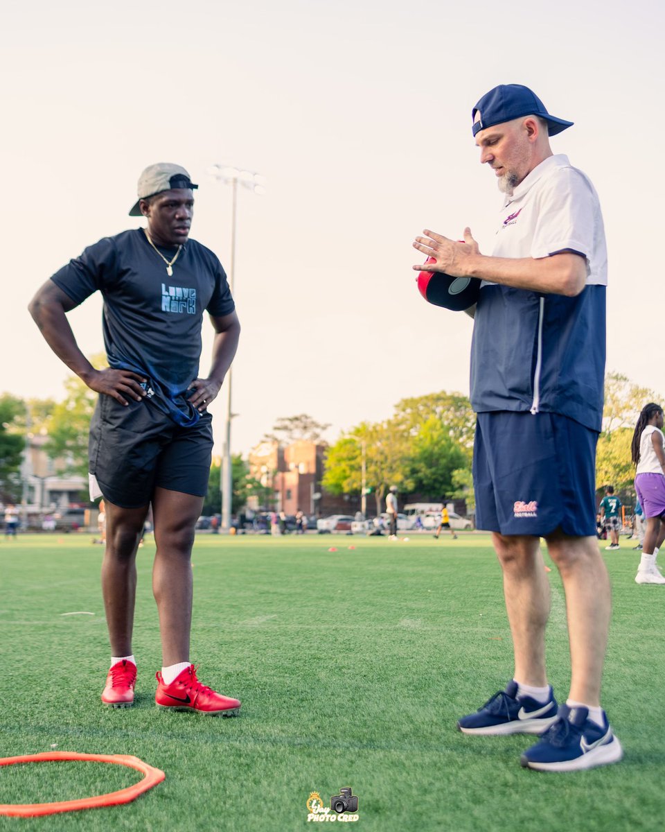 coachmouse1's tweet photo. Another Day… Another Dollar

Getting Paid With @JahsenW 

📸: @CoachLincolnJ18 
#Brooklyn #Work #NYC #EhallNation #NCAA #NFL  #Untold https://t.co/Qwd9nXIlWp