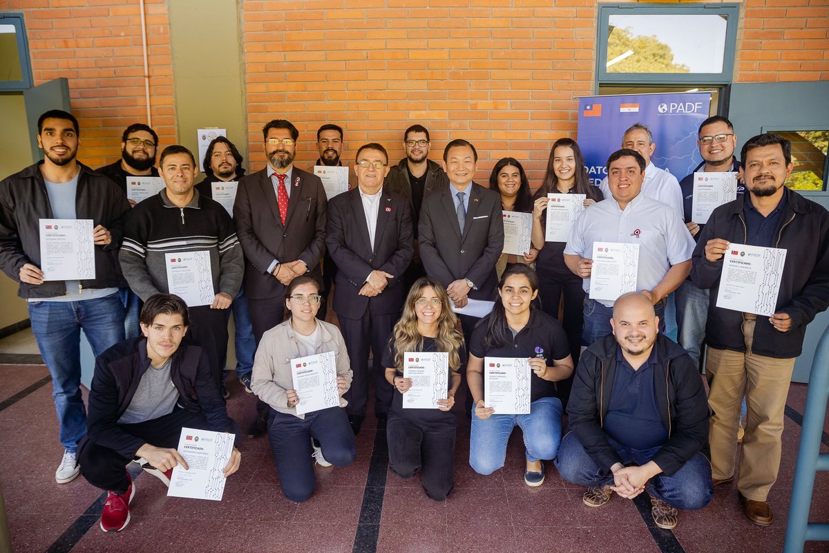 TW_Paraguay's tweet photo. Hoy participamos del curso de la capacitación en el marco del Proyecto “Reducción de riesgos de desastres en Paraguay del @PADForg en colaboración con Taiwán.
 
Fue una parte de la serie de cursos  para la utilización de Google Earth Engine y datos grillados en ciertos softwares que ayudará a fortalecer las respuestas ante desastres naturales.

Dicho proyecto se encuentra en el Marco de Sendai 2015-2030, un instrumento internacional para que el mundo aumenten la resiliencia con acciones concretas ante el riesgo de desastres. 

¡Seguiremos estableciendo lazos de colaboración con los sectores públicos y privados!