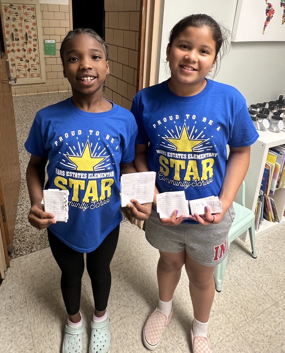 kellyaoconnell's tweet photo. These #MarsStars were caught spreading joy for teacher appreciation today! They were shining in their new Community School tees! #SpreadJoy #LettersOfAppreciation https://t.co/gjPJfr9AUi