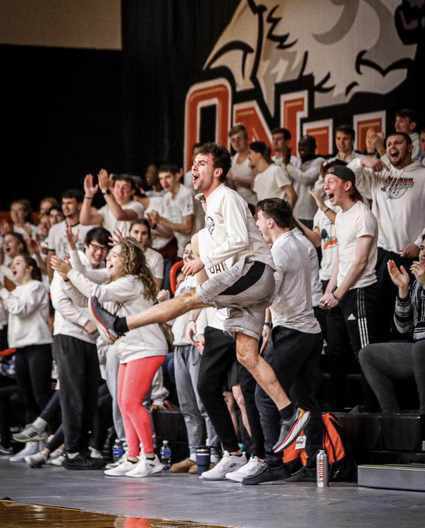 Onuwomensbball's tweet photo. One of the most supportive Polar Bears out there! 🐻‍❄️ https://t.co/1vTWcbgfi1
