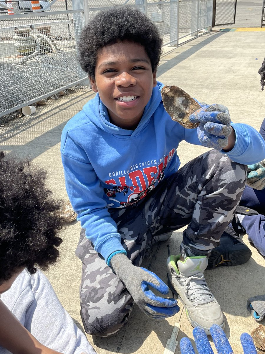 Mrs. Leonard’s 5th grade at the Harbor School for the Billion Oyster Project. @BillionOyster @CSD31SI @DrMarionWilson @CChavezD31 @31R057_TripleH