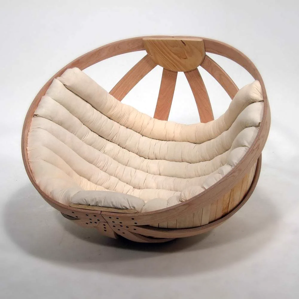 鳥の巣ソファ「Cradle」が人をダメにすると話題に！ 大人のためのゆりかご