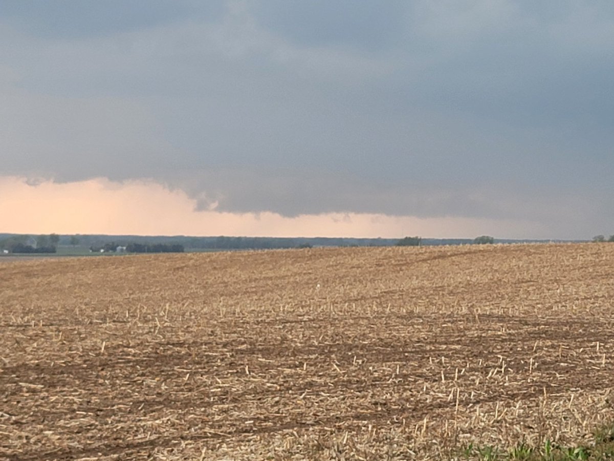 digitptbd's tweet photo. @NWSOmaha looking sw off highway 77 nw of Fremont https://t.co/AVS16hFuSH