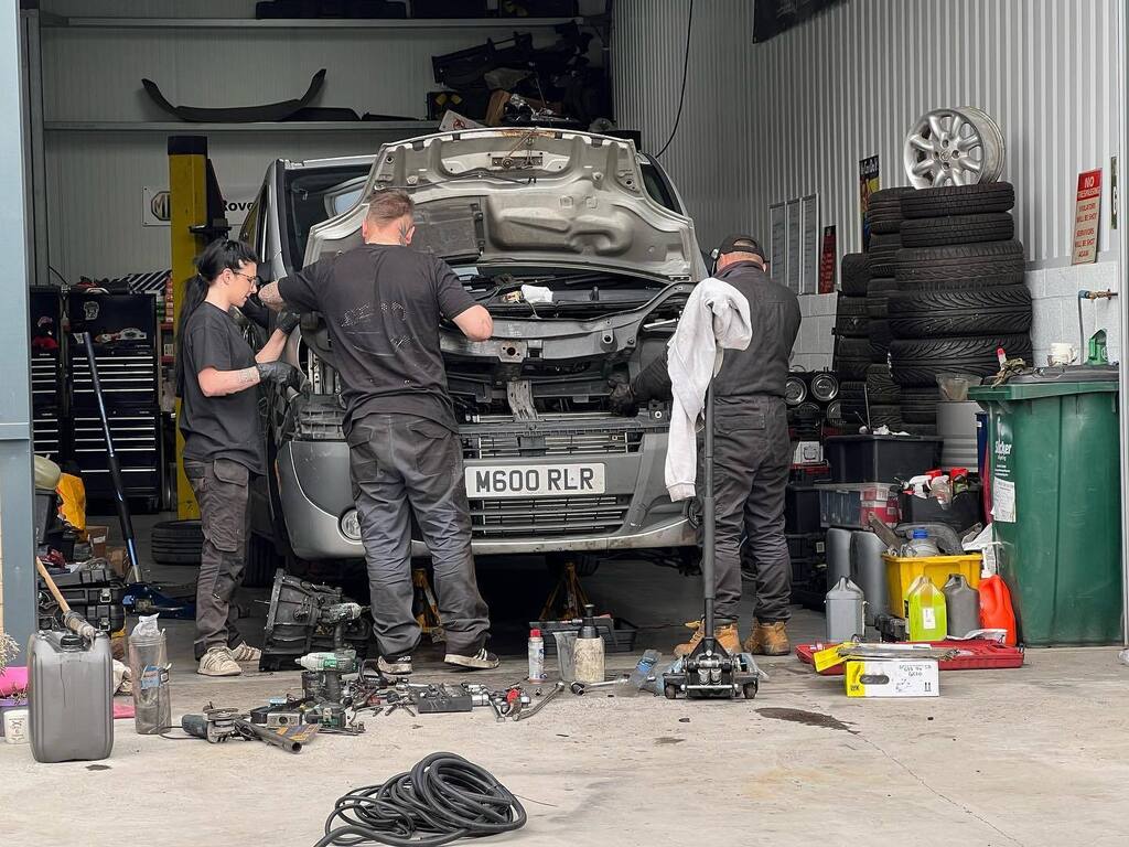 roughluckracing's tweet photo. The trusty steed was in need of a new gearbox after reaching its monumental milestone of 500,000 miles and our fab neighbours at Black Sheep Customs stepped up to the task in helping fit it.

Massive thanks to Steve for everything in helping Jon at the e… https://t.co/vNiFZP79rM https://t.co/UnLEPPhdQQ