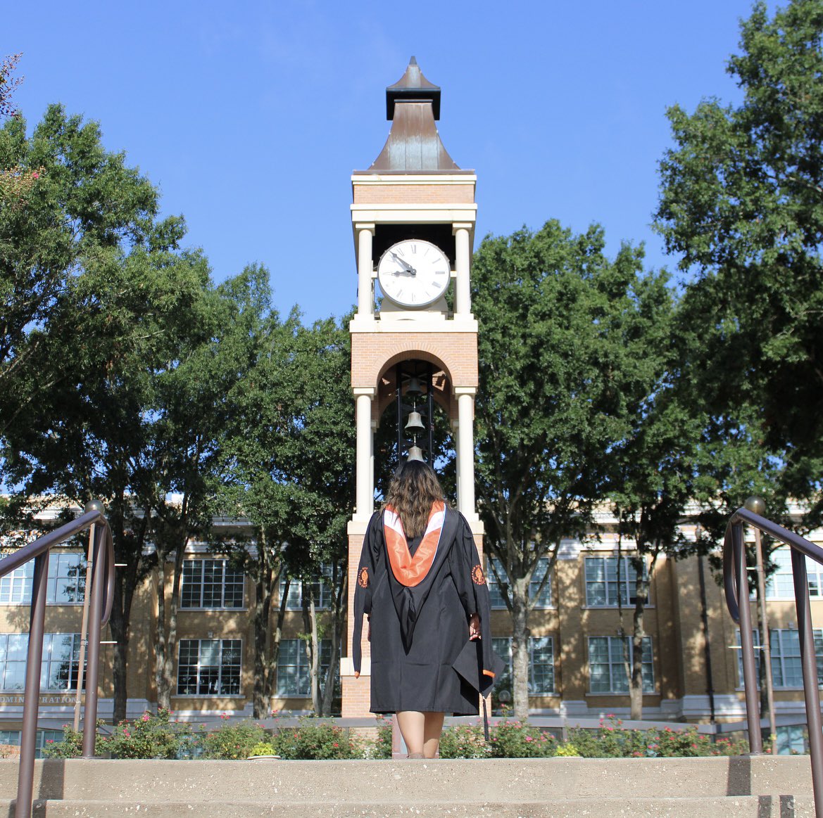 What a way to end the week!! We #MasteredIt #EatEmUpKats 🧡💙 Masters in School Leadership with Principal Certification (best group of leaders) 🎉