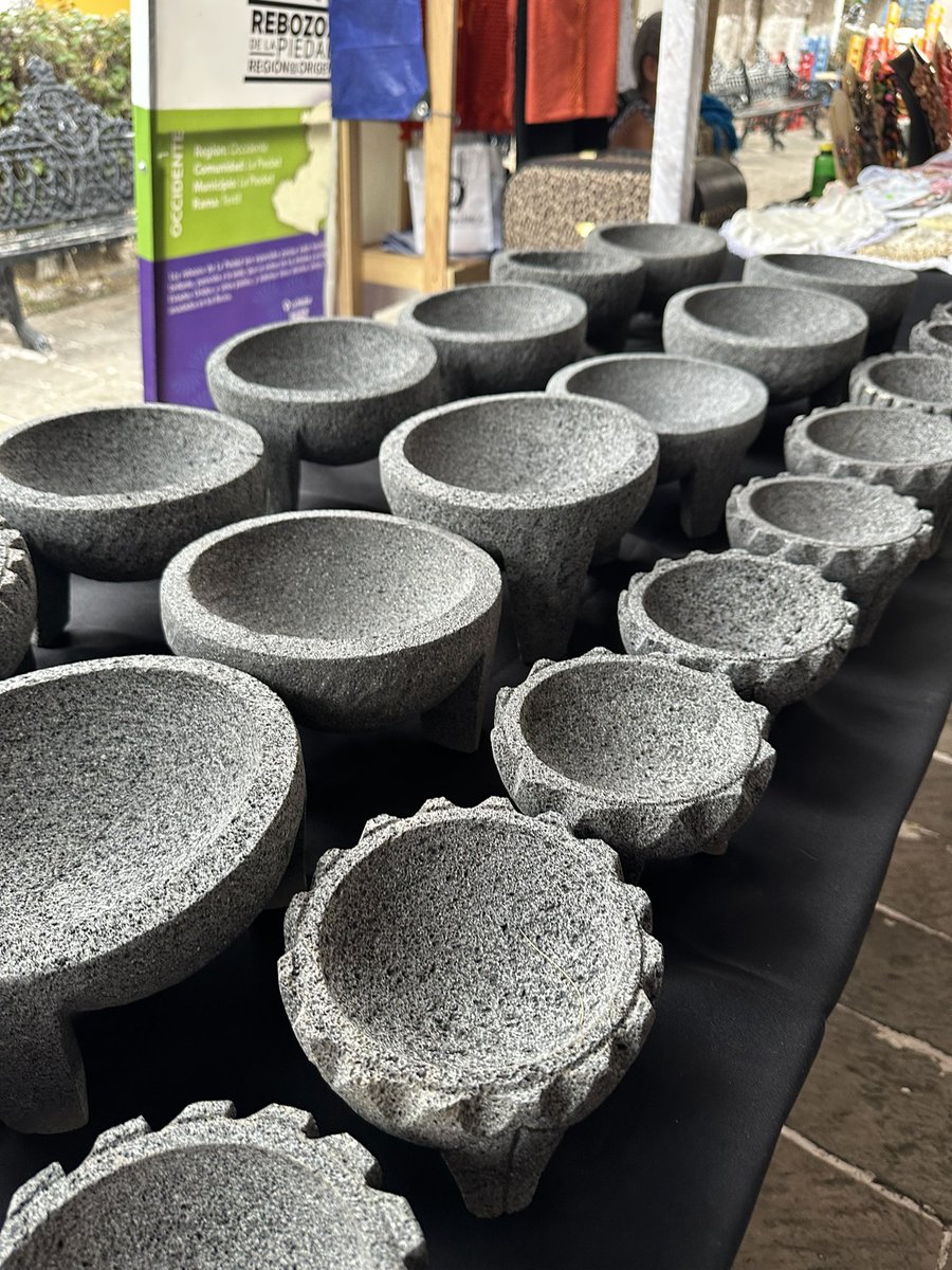 luzvaldezg's tweet photo. Molcajetes y metates de piedra volcánica .
San Nicolás Obispo , Michoacan. 
Whats: 4431853091 (Ramiro Sope) https://t.co/Zdcc1cByXI