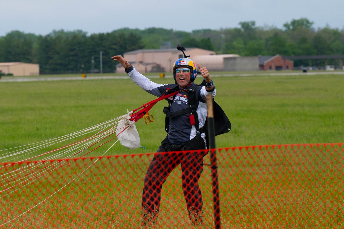 Scott Air Force Base tweet media