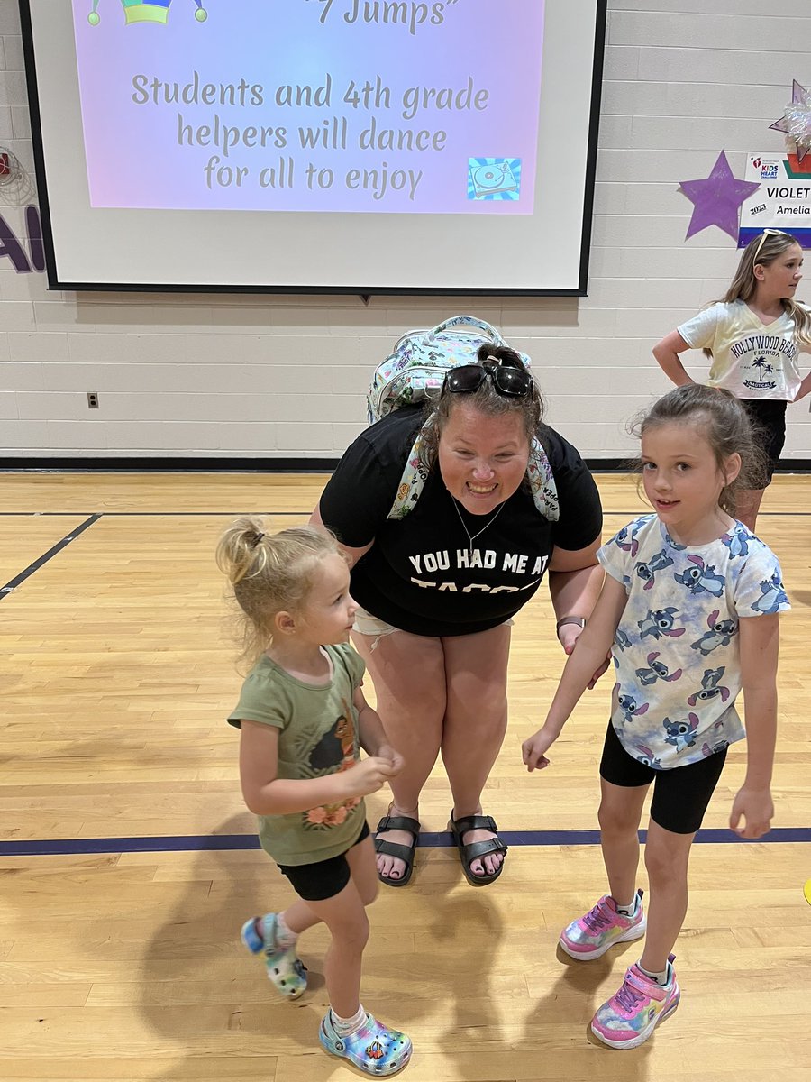 JoanGrassi's tweet image. Folk Dancing and Ice Cream @VioletAllStars! #mylsps