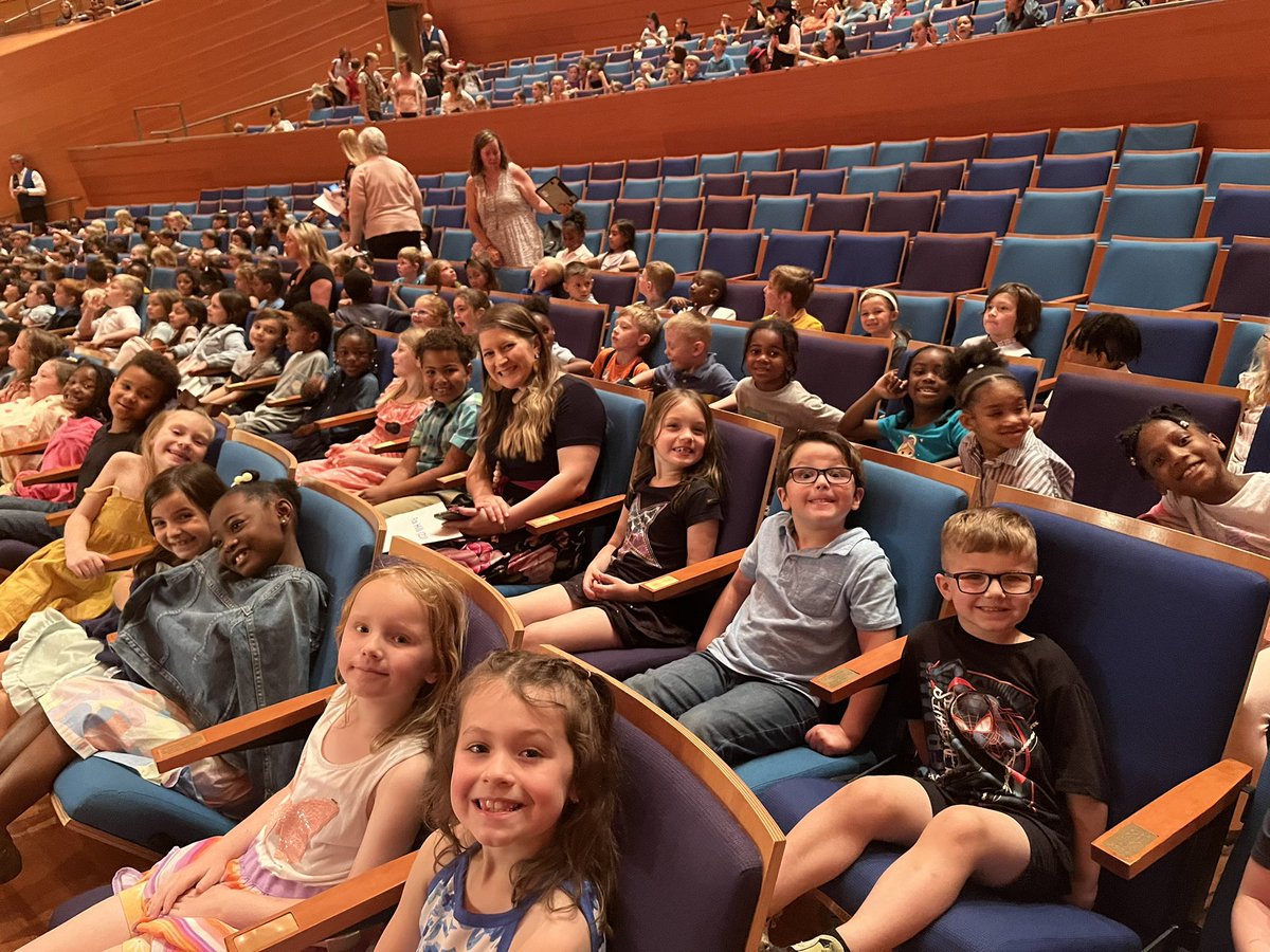 Last field trip at Fox Hill with Kindergarten and 1st grade learning about the KC Zoo and songs that match the different animals!