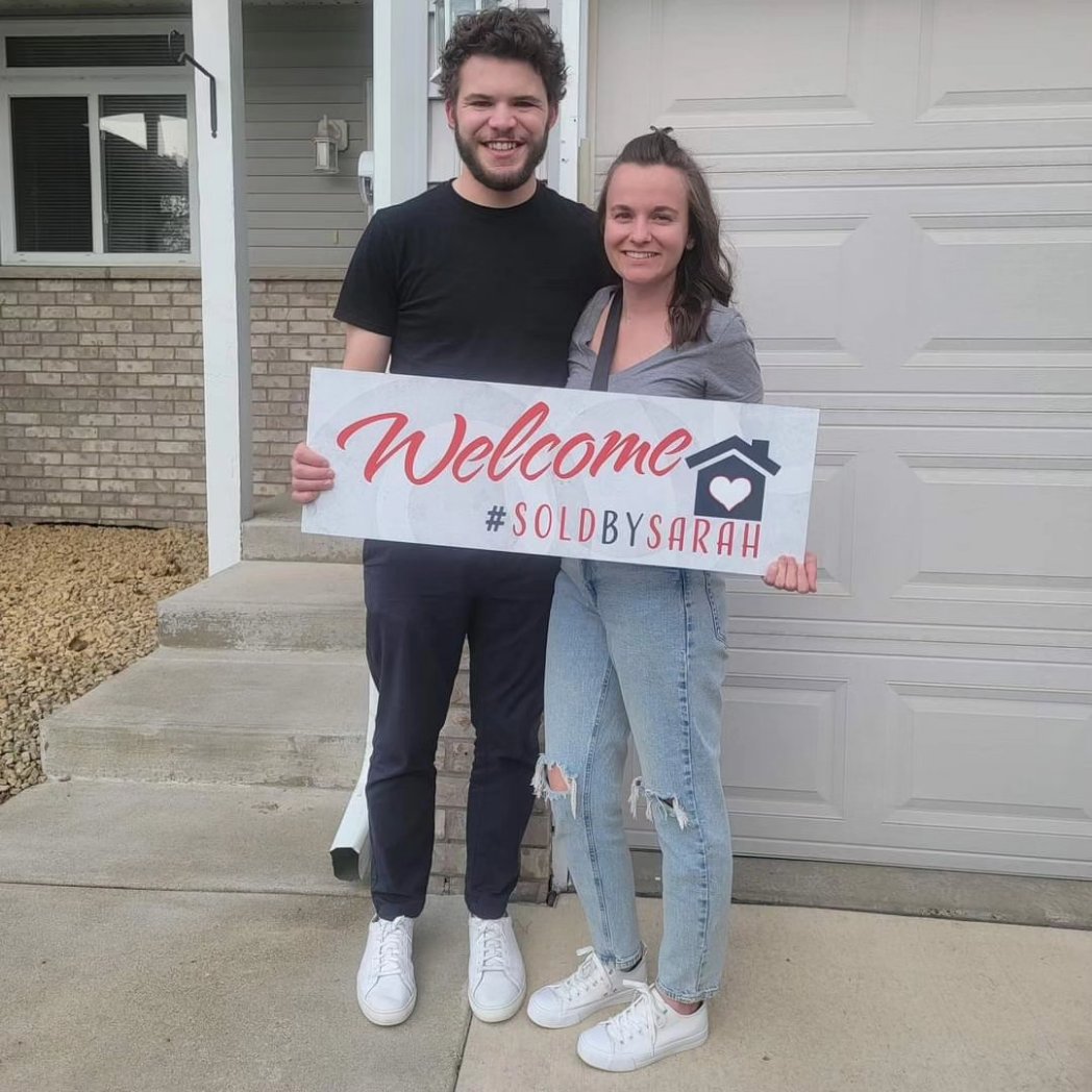 SarahJenkinsRE's tweet photo. A huge congrats to the Conways for closing their first home this morning! Wishing you nothing but beautiful memories and loud music in your new home!
#soldbysarah #sold #firsttimehomebuyer #welcomehome #riverfallsrealtor #twincities #homesweethome https://t.co/FkLUdyGwQf