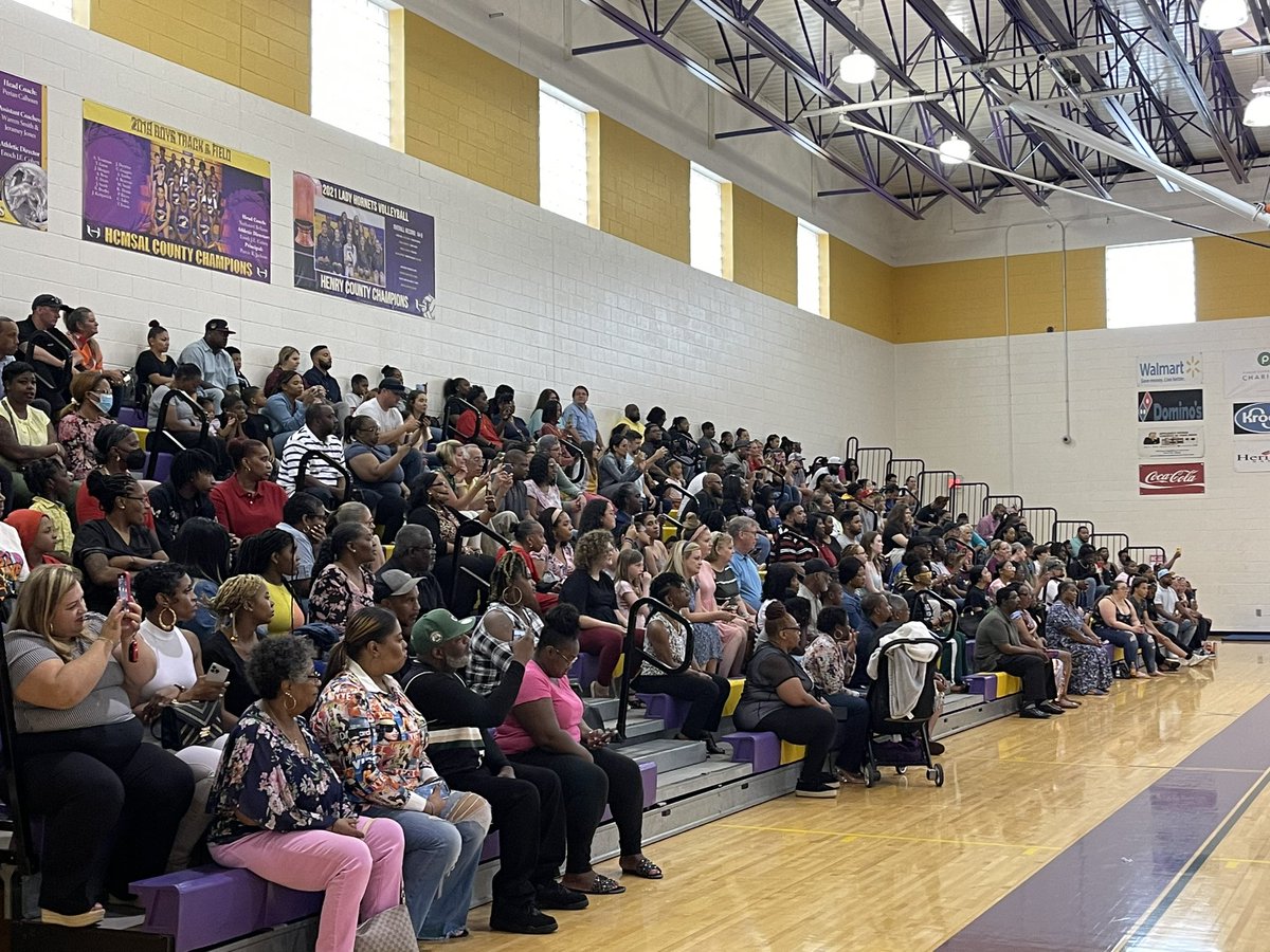 The @HMS_HCS 6th and 7th Grade Band gave us an excellent performance last night at their Spring Concert. Proud of their hard work this year. #hamptonspirit #hamptonproud @DrBEducates @HeidiHarrell