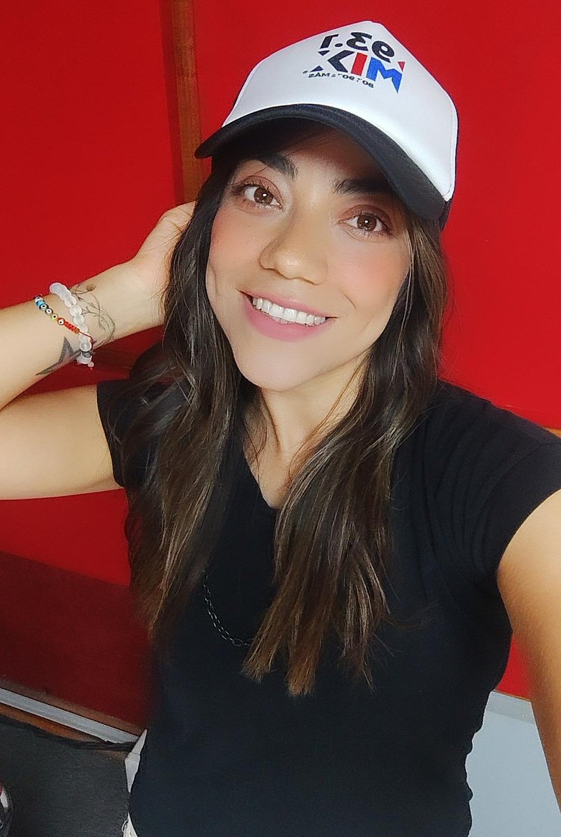 FranzEnMix's tweet photo. Amix!!! La próxima semana comenzamos #MixEnTuCoche para encontrarnos y regalarte la gorra y calca oficial de 93.1 #mixmixmix https://t.co/wCQv1gN65o