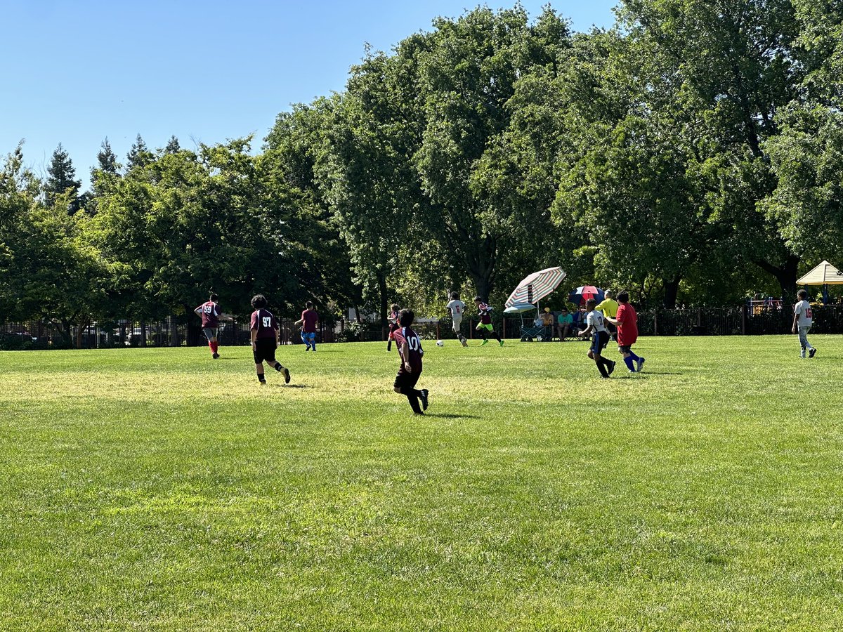 MrsPerryTRE's tweet photo. Last ⚽️ 🥅 game of the season! So proud of all our Otters 🦦! @AthleticsNusd #elementarysports #gootters #tre #teamwork https://t.co/rgdMe6aKiL