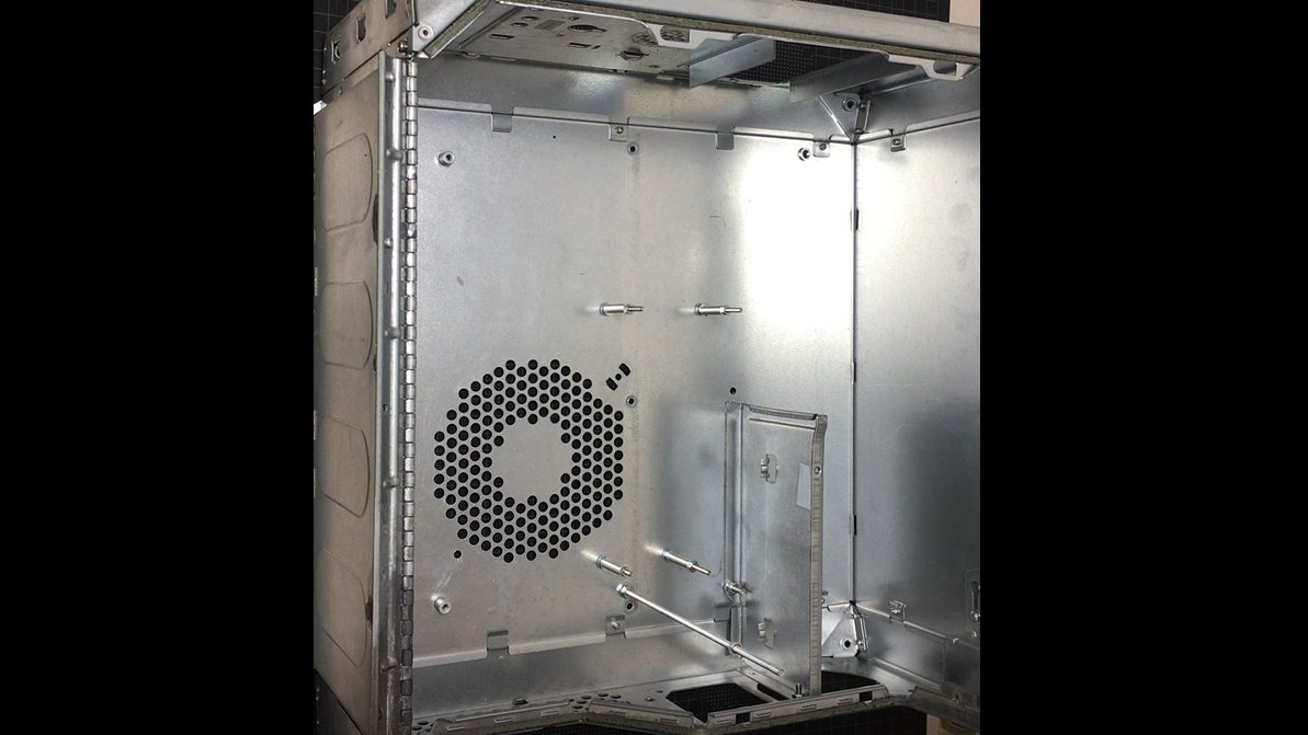 makincho8702's tweet image. 当時のメインPCの中身を全部入れ替えます。
マザボの足とグラボの支えを制作して…。
今では骨董品のような部品ですが、１０年以上前の話なので最新機種だったんですよ。
＃MacG4
#自作PC 
#ジャンク