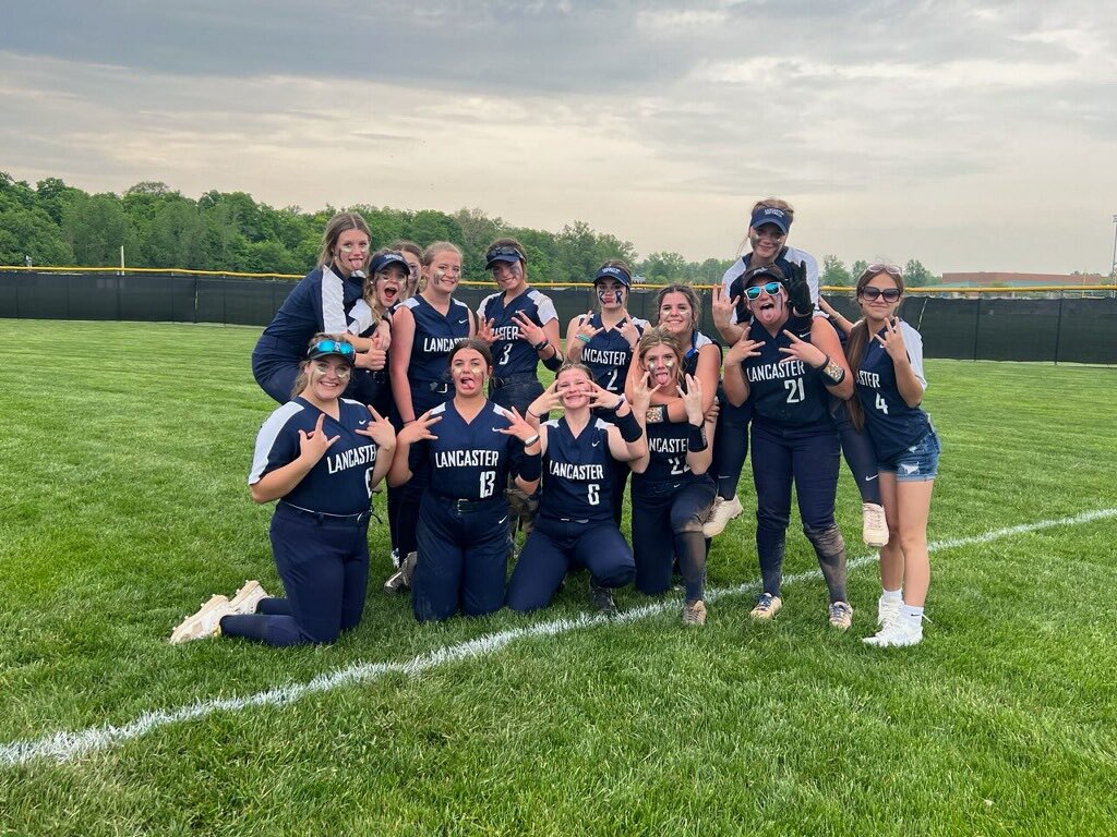 First round ✅ proud of the way these girls hit and played tonight…our bats were 🔥! #Gales🥎