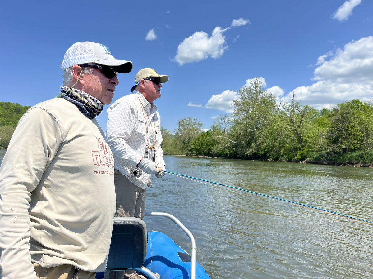 NEW RIVER CLINIC with my friend and the New River guru Mike Smith of #newriverflyfishing Keep watching for an upcoming feature on SmallmouthChronicles.com #smallmouthchronicles #templeforkoutfitters #cortlandlines #fishpondusa #flymenfishingco