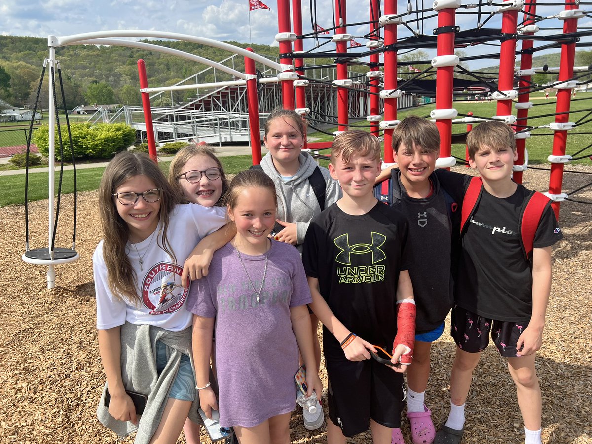 cate_pichany's tweet photo. Another FUN Friday at WMS!  So thank fun for these kids ❤️🐾 #wcsdletsgo https://t.co/FpTU8S76EG