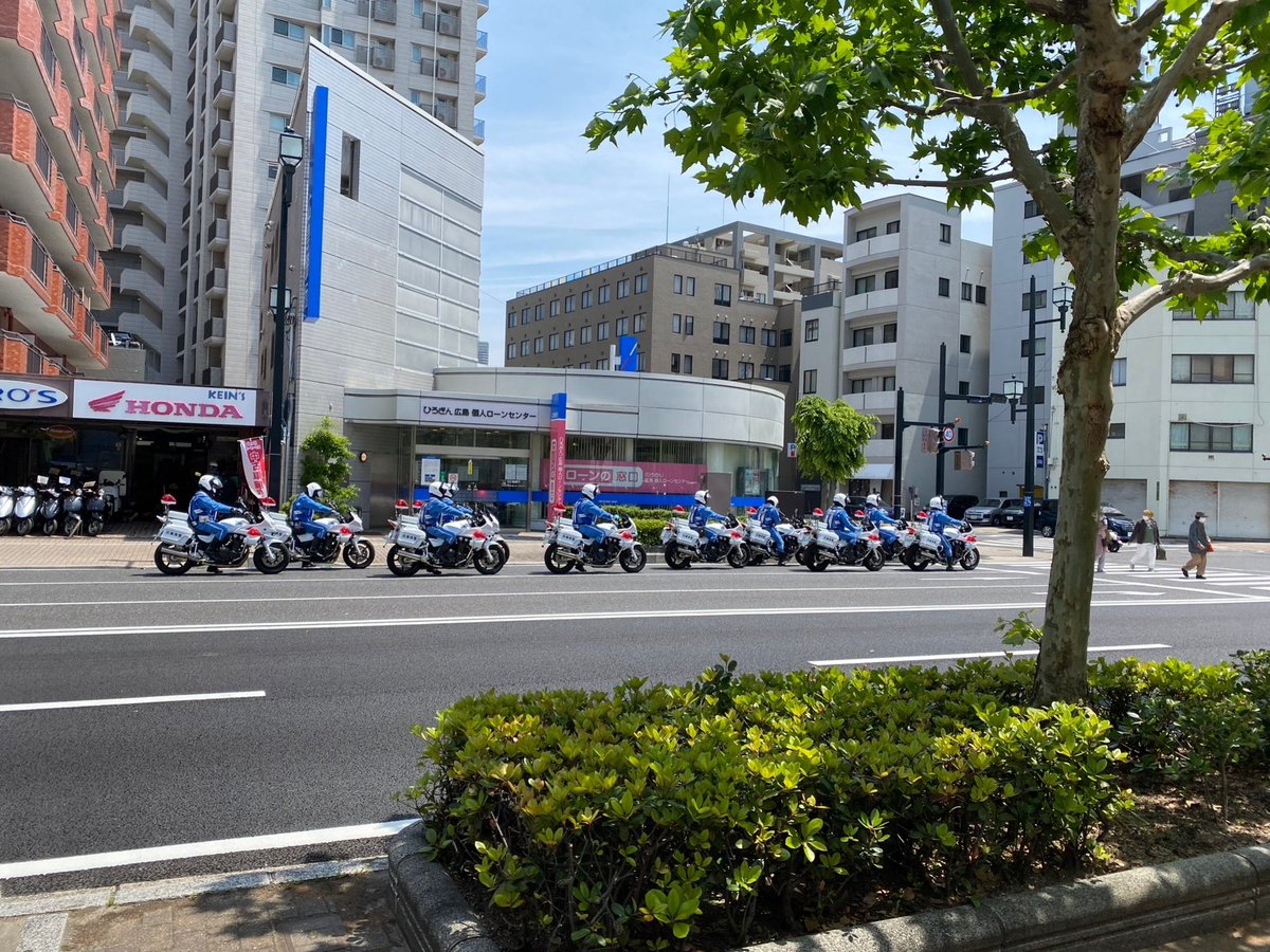 c2ide's tweet image. G7サミットまでは広島は警察祭り白バイ祭り😰
白バイ10台の横にレブル10台で並びたい😊
#CB1300p 
#G7サミット