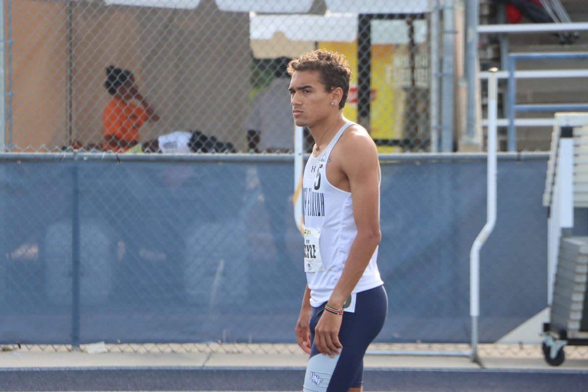 OspreyXCTF's tweet photo. Robert Pedroza and @TimothyDoyle14 advance to the 800m finals placing in the top four overall of the prelims!

Ladarius Tellis and @DouihechRyan also competed with times among the top 15!

📊 https://t.co/IB15cfGGNr

#SWOOP (1/3) https://t.co/XTvNit9TUS