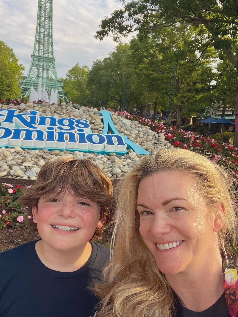 melanietc's tweet photo. What a day! Got to watch the amazing @McTavishChorus score SUPERIOR marks and take home 1st place AND chase all these wolves through @KingsDominionVA! Congrats to all (esp the amazingly talented Ms. McTavish)! #chaperonelife https://t.co/ra31CxxCIP