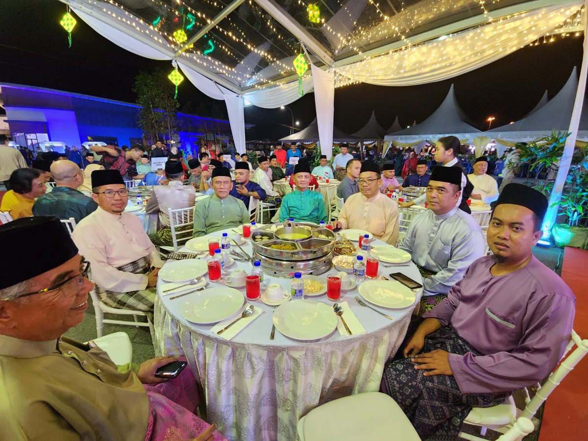 Haidir_Haron's tweet photo. Menghadiri Majlis Sambutan Hari Perbandaran ke 20 MPAG. https://t.co/6nYwgHvIbi