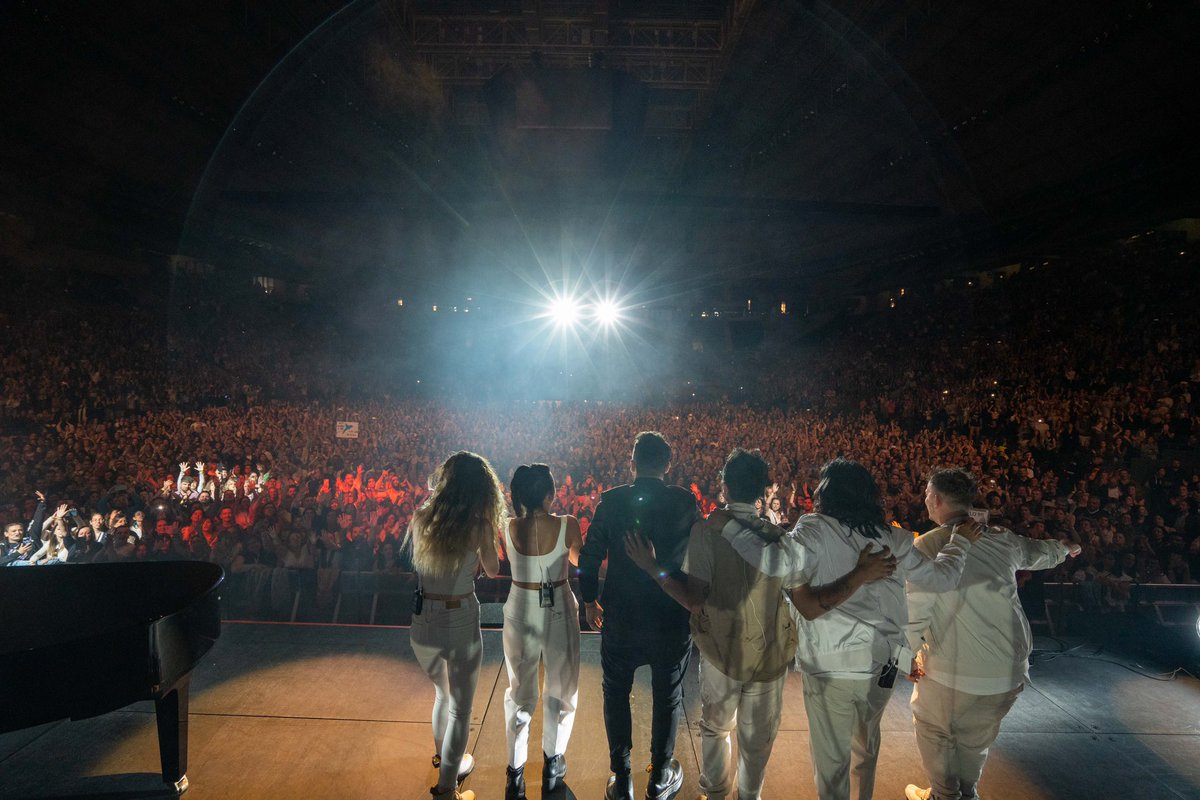 PabloLopezMusic's tweet photo. Ella tiene poder. https://t.co/n5SP5uitYu