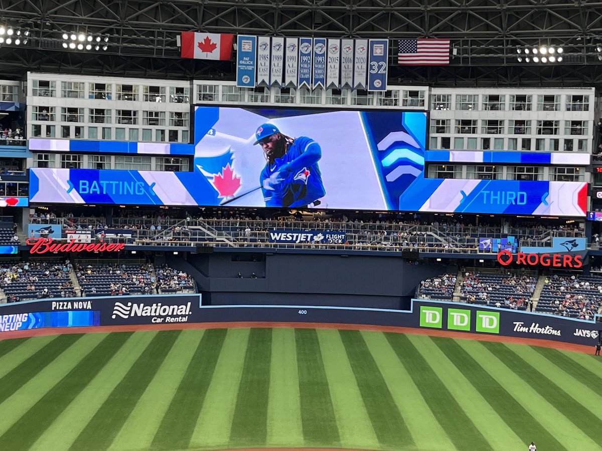 DannySpxp's tweet photo. It’s so good to be home. 
Buck, ⁦@thehazelmae⁩ and yours truly comin’ at ya right now! #NextLevel https://t.co/oaOs0Cpm0i
