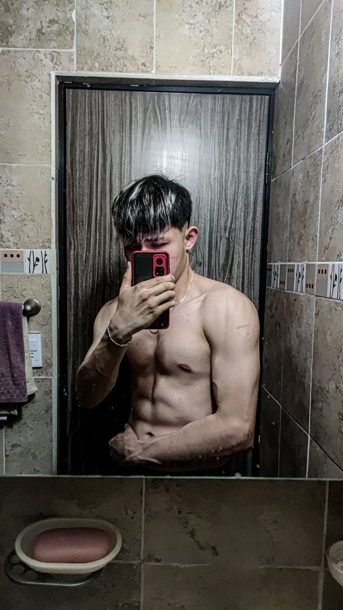 bloda_d's tweet photo. De sobrepeso a anorexia y de anorexia a normal xd https://t.co/b6BygsIuHV