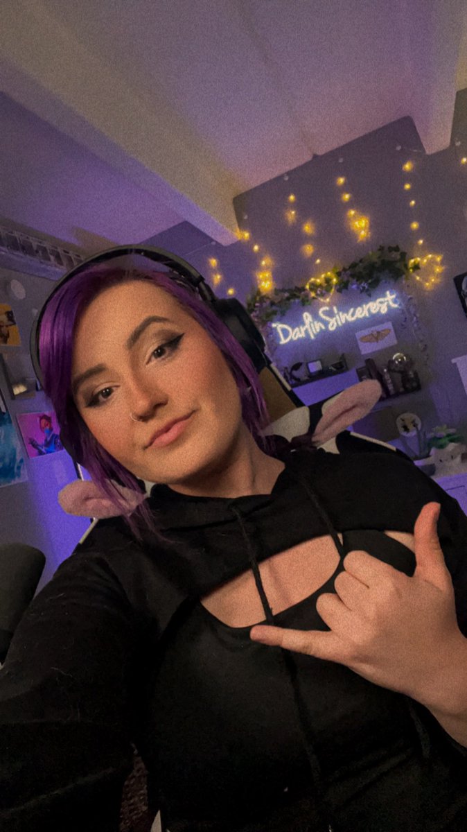 Live and grindin’ Tarkov 😎🫡

Come hang!
#GetWet <a href="/GetWetSports/">GetWetSports</a> 
Twitch.tv/DarlinSincerest