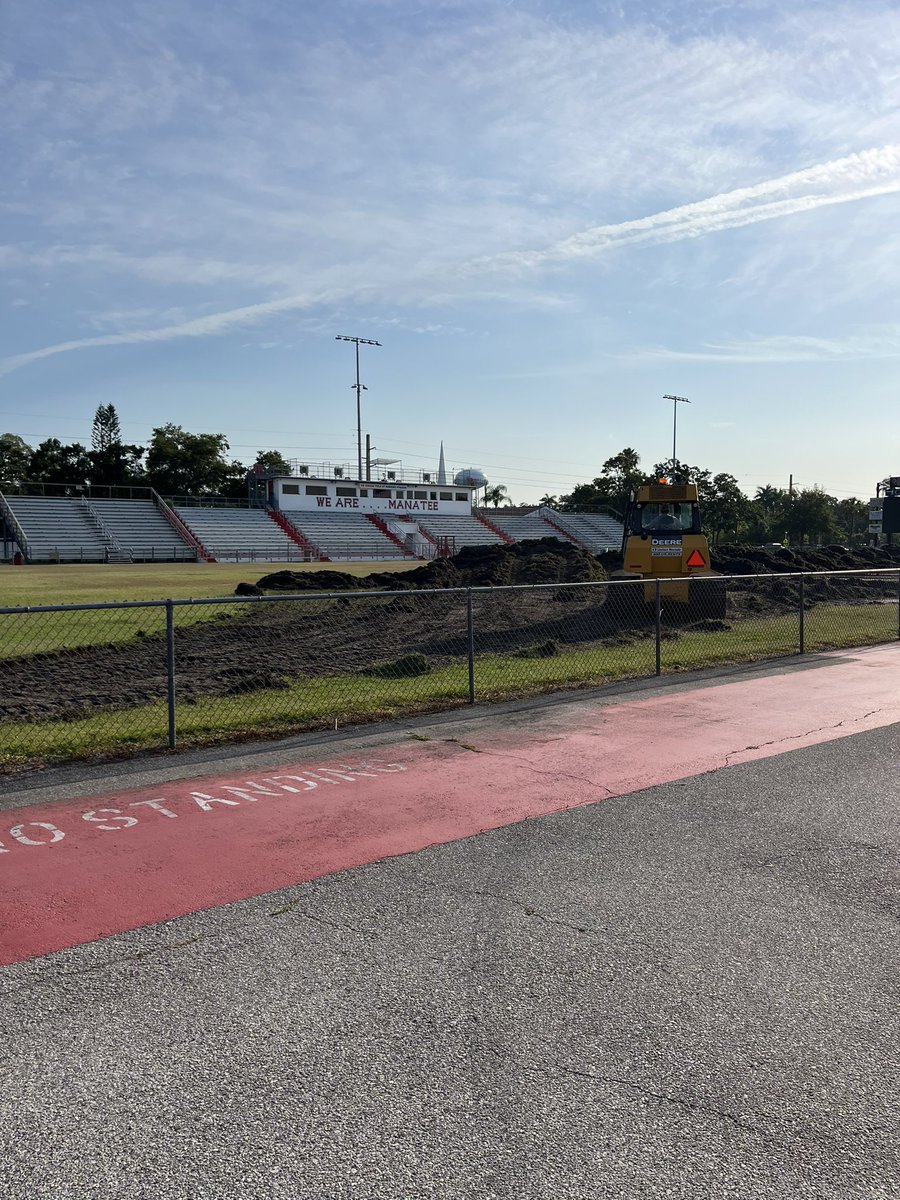 👀👀Dirt is being moved at @ManateeFB for their new @AstroTurfUSA field!  Thank you @Manateeschools for trusting us with your turf fields!  #onourturf