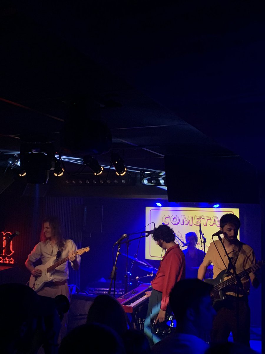 brainwashedfan1's tweet photo. Vaya noche más fetén con mis gentes, con @brava_banda Nerea es lo más 🔝de Madrid y viendo el bolazo de @cometainforma en el @soundisidro Love you a todos #cometa #soundisidro @mnt_ventoux @isalivemagazine #brava https://t.co/51p3vx9zNR