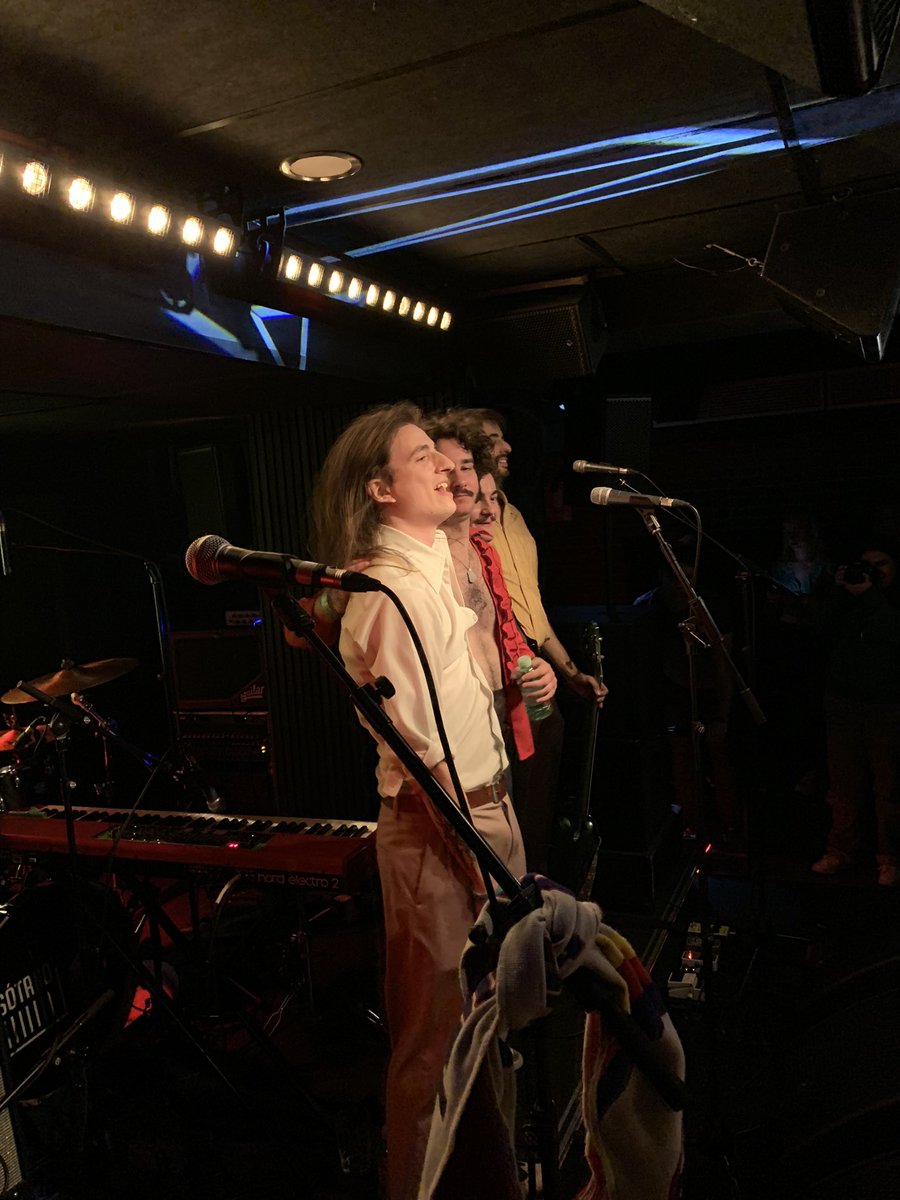brainwashedfan1's tweet photo. Vaya noche más fetén con mis gentes, con @brava_banda Nerea es lo más 🔝de Madrid y viendo el bolazo de @cometainforma en el @soundisidro Love you a todos #cometa #soundisidro @mnt_ventoux @isalivemagazine #brava https://t.co/51p3vx9zNR
