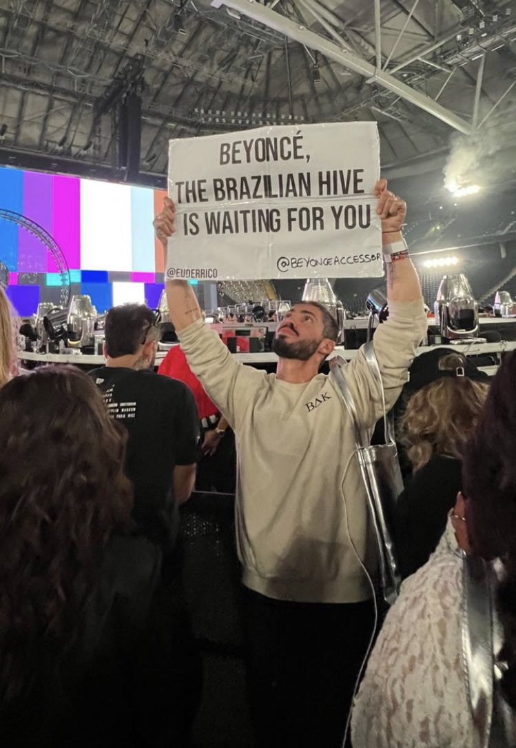 beyonceaccess's tweet photo. Estávamos combinando a transmissão do show e o cartaz sobre o Brasil há mais de 1 mês. É muito gratificante saber que tudo deu certo e que a Beyoncé leu. 🥺🇧🇷💗 

#RenaissanceWorldTour https://t.co/0APSYxf341