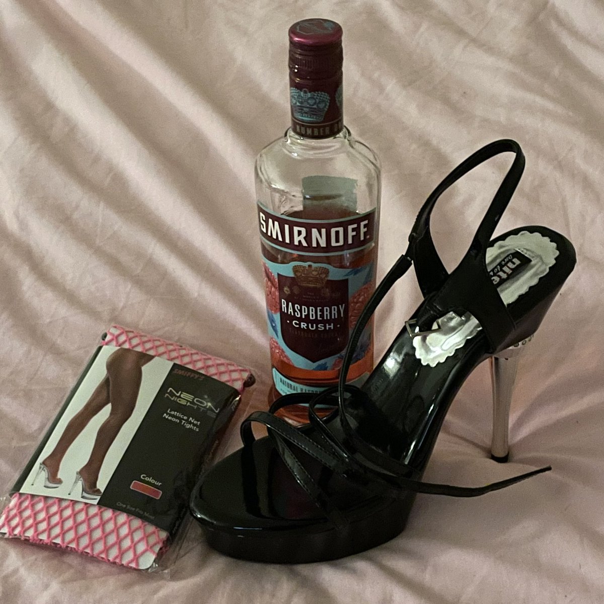 tryme04's tweet photo. I think I might have some fun tonight, you can see I’ve already started on the bottle 😋 https://t.co/3xro2GSi9a