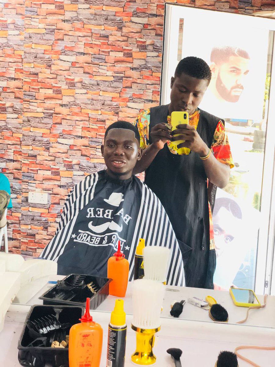 AbrahamDoetser2's tweet photo. With the celebrity barber🫡❤️ https://t.co/IZ86WRZ2Oc