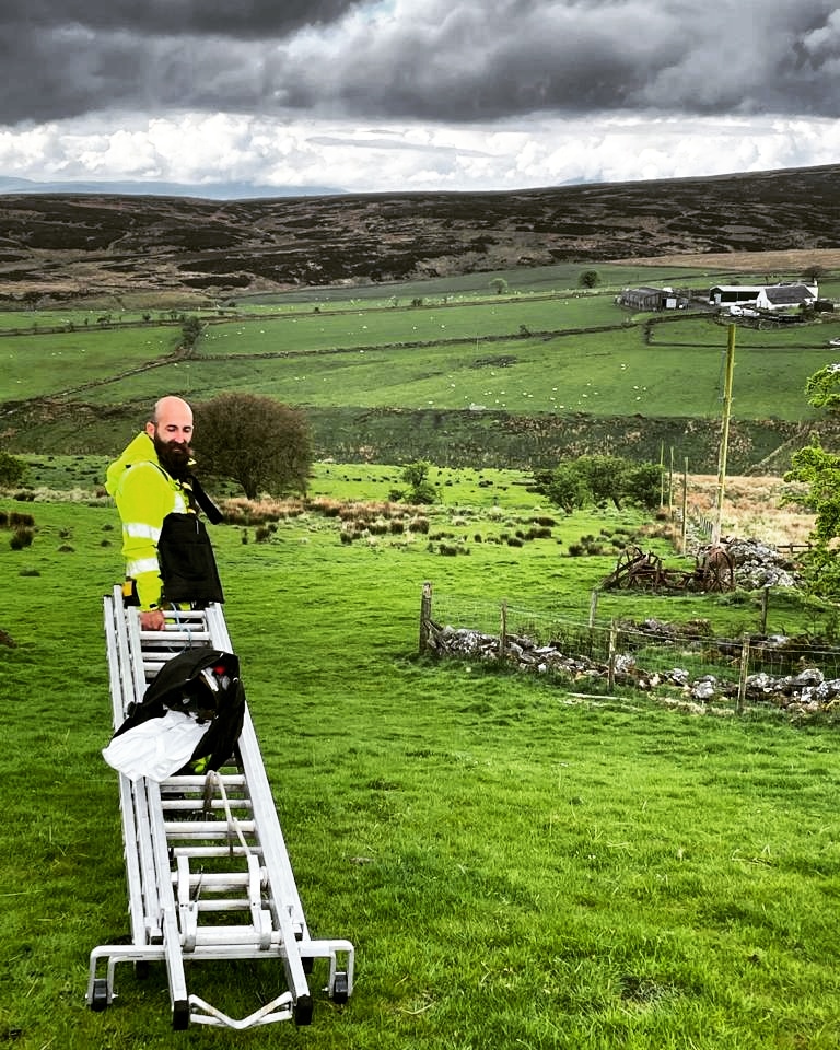 Cpl_Storrie's tweet photo. 500m ladder stroll with my make shift invention #openreach #r100 #bob212 https://t.co/YhUuc7SL8a