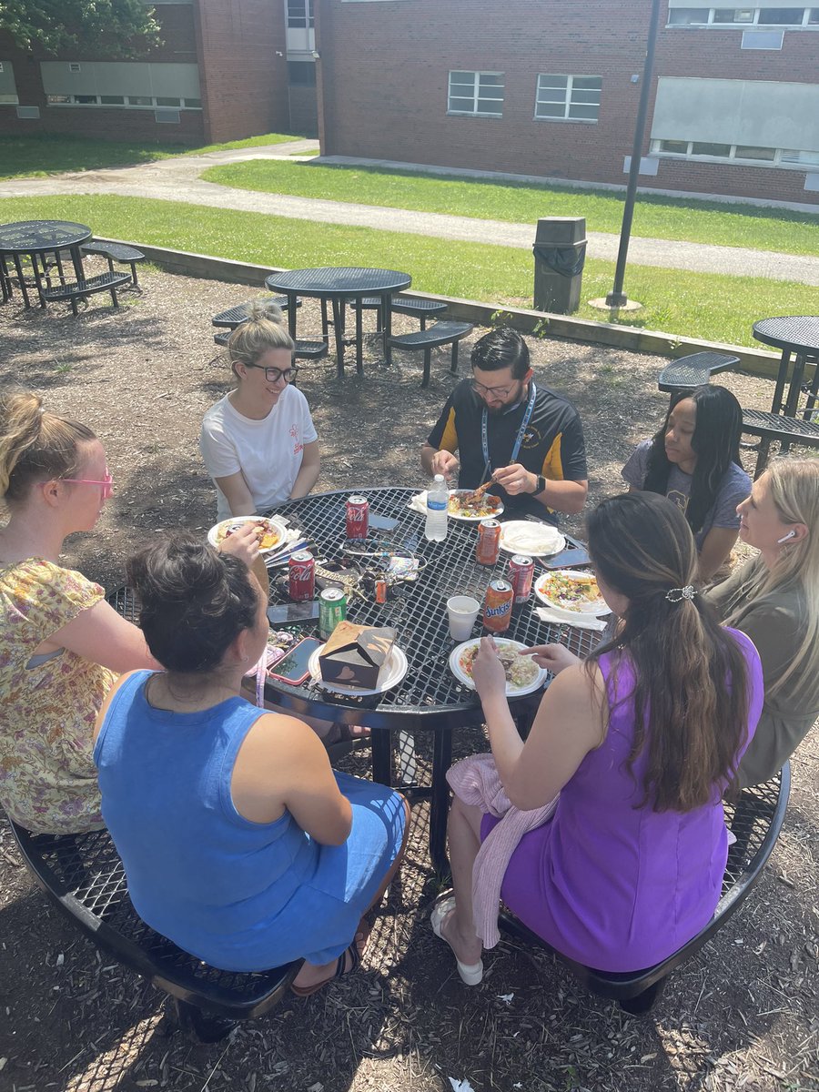 RomeroFLMS's tweet photo. It was an awesome day at FLMS as parents did a carne asada to conclude teacher appreciation week! Thank you to our incredible and dedicated educators. Family and community engagement in action! #flmshornets @LDMcDade @LoreeYWilliams @CPorterLucas @TheColon_s https://t.co/0gIbMbRBlM