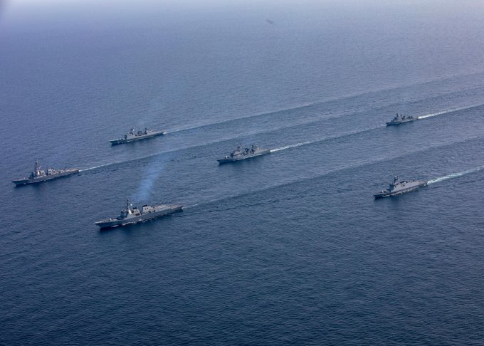 Badbumcy's tweet photo. The Arleigh Burke-class guided-missile destroyer USS John Finn (DDG 113) is formation during Maritime Counter Special Operations Exercise in the Yellow Sea. John Finn is assigned to #CTF71-#DESRON15, Navy’s largest forward-deployed #DESRON &
@US7thFleet
principal surface force. https://t.co/1unkAOPupd