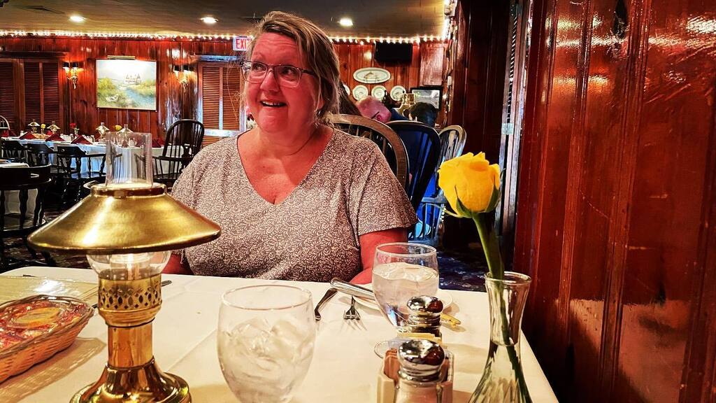 patcain's tweet photo. Some fine dining with a fine lady. https://t.co/hCVPaVDygJ https://t.co/se6TskFvVK