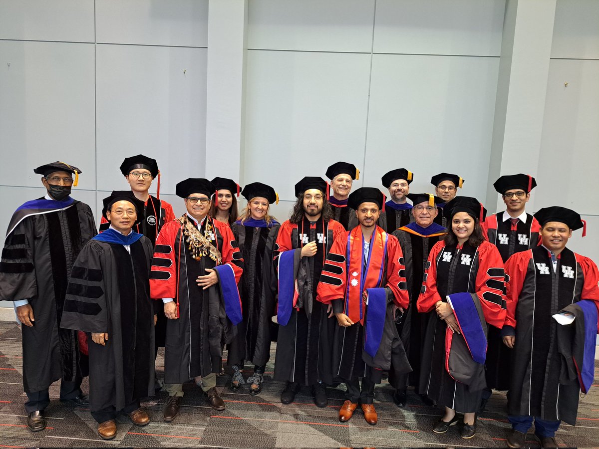 Physics faculty and new doctors are ready for commencement 🎓