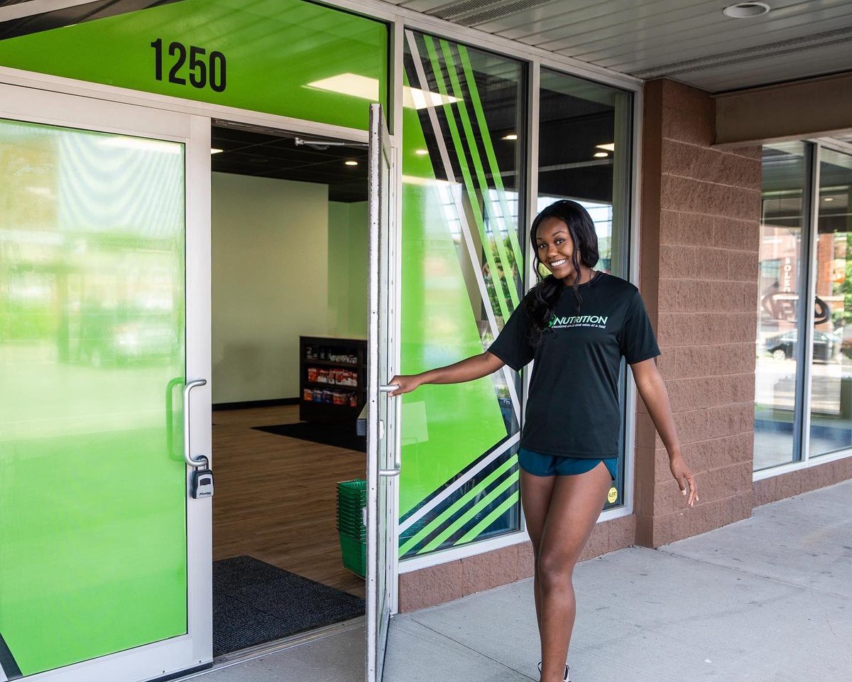 Today we proudly opened location #13. Each opening is special and this one is no exception! 
 
It’s all thanks to our incredible team who carries the same passion and vision, allowing us to connect with even more customers and help them embrace living a healthier lifestyle 🏃🏼‍♀️🍴