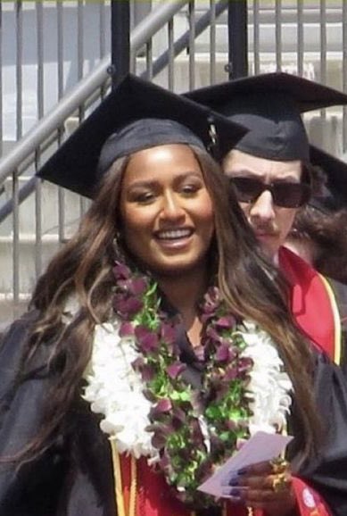 AZ_Brittney's tweet photo. Sasha Obama graduated from the University of Southern California today! 🎓 

Drop a 💙 and retweet to congratulate her! 

Congrats Sasha! 🎉 💙 https://t.co/c4MRwXUiKC