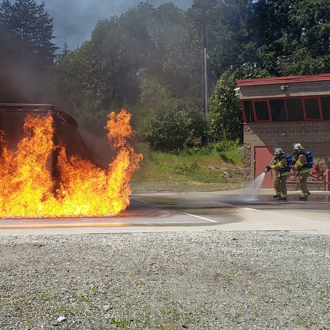 RCNintheUSN's tweet image. Great to see the Flt School (P) Helo Crash Rescue Fire Fighting (HCRFF) facility open after a 2 year upgrade. This means our sailors can train and maintain skills locally, improving #CANFLTPAC ships capacity to rescue personnel in the case of a crash on deck. Welcome back!