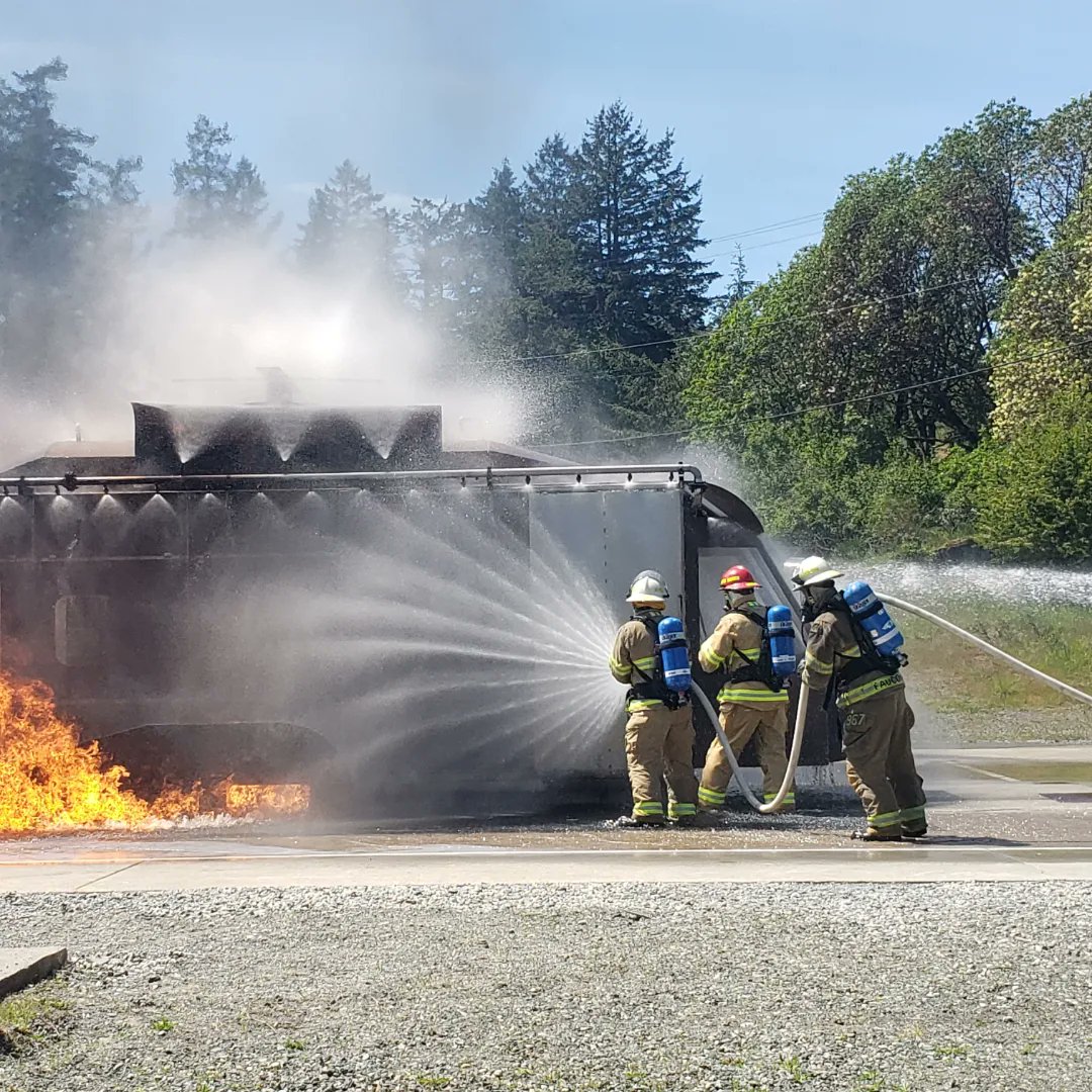 RCNintheUSN's tweet image. Great to see the Flt School (P) Helo Crash Rescue Fire Fighting (HCRFF) facility open after a 2 year upgrade. This means our sailors can train and maintain skills locally, improving #CANFLTPAC ships capacity to rescue personnel in the case of a crash on deck. Welcome back!